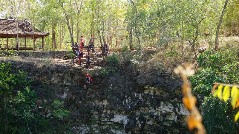 Kisah Kelam di Balik Indahnya Goa Jomblang Kisah Kelam di Balik Indahnya Goa Jomblang