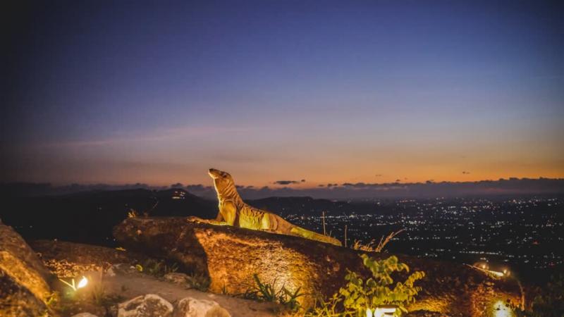 Obelix Hills Sunset View dan Wisata Selfie Kekinian Diatas Tebing Breksi Prambanan