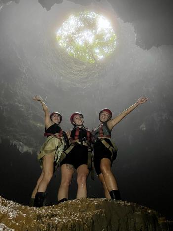 Goa Jomblang ikon dikawasan geopark gunung Sewu Goa Jomblang ikon dikawasan geopark gunung Sewu